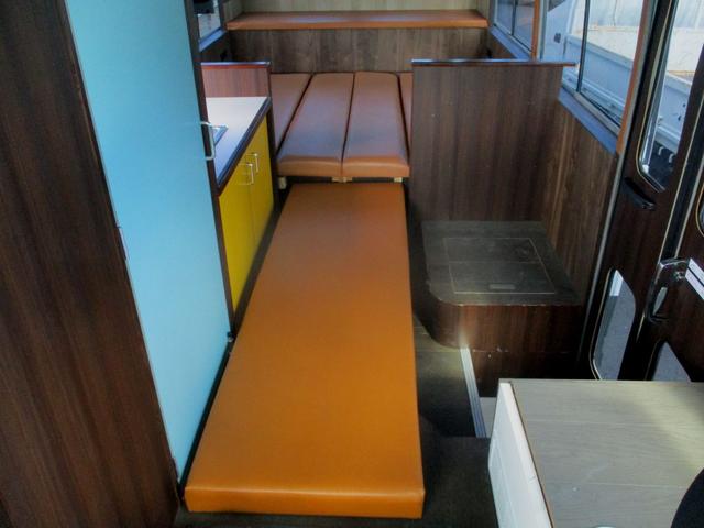 シビリアンバス キャンピング キャンピング10人就寝5人.カセットトイレ.給排水タンク20Lシンク.49L冷蔵庫.走行充電DCコンバター入力電圧2/1出力.AC100V外部電源.ナビTV.リヤモニター.20Lタンク簡易シャワー.(22枚目)