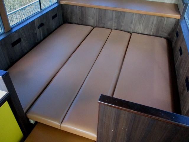 シビリアンバス キャンピング キャンピング10人就寝5人.カセットトイレ.給排水タンク20Lシンク.49L冷蔵庫.走行充電DCコンバター入力電圧2/1出力.AC100V外部電源.ナビTV.リヤモニター.20Lタンク簡易シャワー.(24枚目)