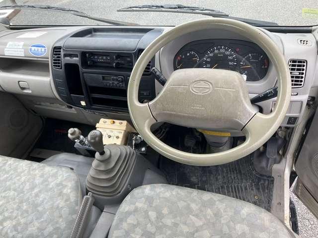 デュトロ 　２０００Ｌ散水車．前サブＥ／Ｇ圧力後重力散水．積載２ｔ．車両総重量４８７５Ｋｇ準中型免許５ｔ未満限定免許．ＮｏｘＰＭ適合（3枚目）