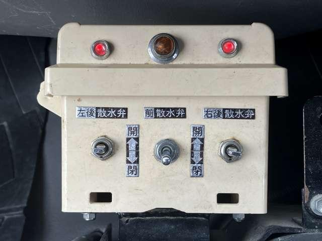 デュトロ 　２０００Ｌ散水車．前サブＥ／Ｇ圧力後重力散水．積載２ｔ．車両総重量４８７５Ｋｇ準中型免許５ｔ未満限定免許．ＮｏｘＰＭ適合（8枚目）