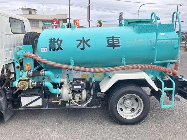 デュトロ 　２０００Ｌ散水車．前サブＥ／Ｇ圧力後重力散水．積載２ｔ．車両総重量４８７５Ｋｇ準中型免許５ｔ未満限定免許．ＮｏｘＰＭ適合（10枚目）