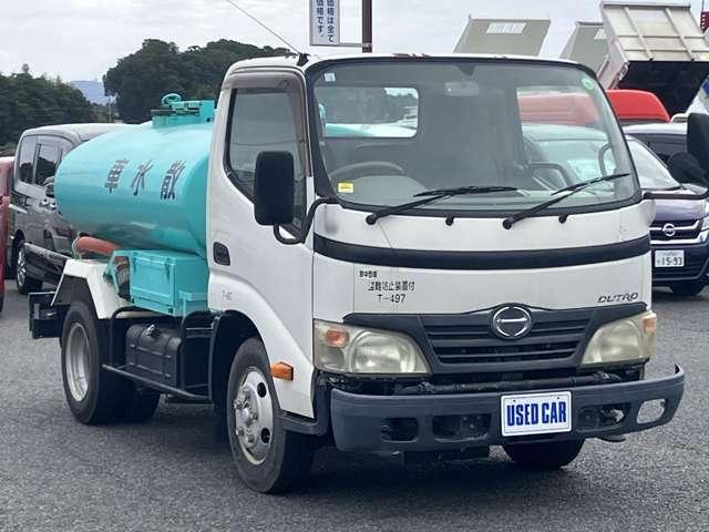デュトロ 　２０００Ｌ散水車．前サブＥ／Ｇ圧力後重力散水．積載２ｔ．車両総重量４８７５Ｋｇ準中型免許５ｔ未満限定免許．ＮｏｘＰＭ適合（16枚目）