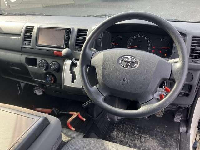 ハイエースバン ロングDX 4ドア3人乗り ナビTV.バックカメラ.ETC.ガソリン.(3枚目)