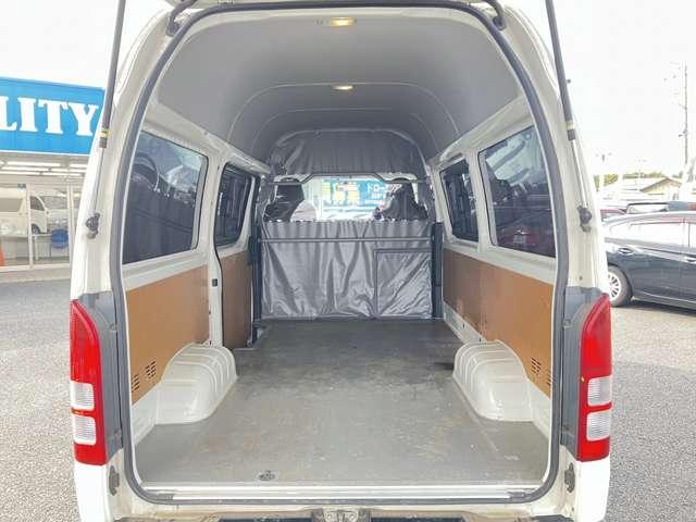 ハイエースバン ロングDX 4ドア3人乗り ナビTV.バックカメラ.ETC.ガソリン.(8枚目)