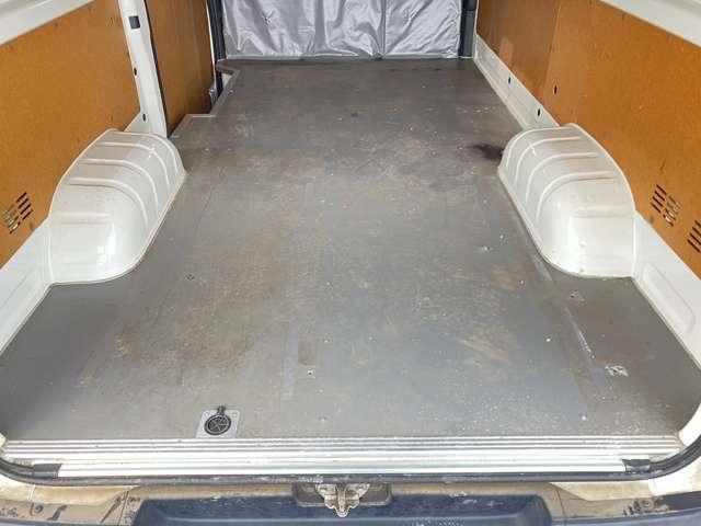 ハイエースバン ロングDX 4ドア3人乗り ナビTV.バックカメラ.ETC.ガソリン.(9枚目)