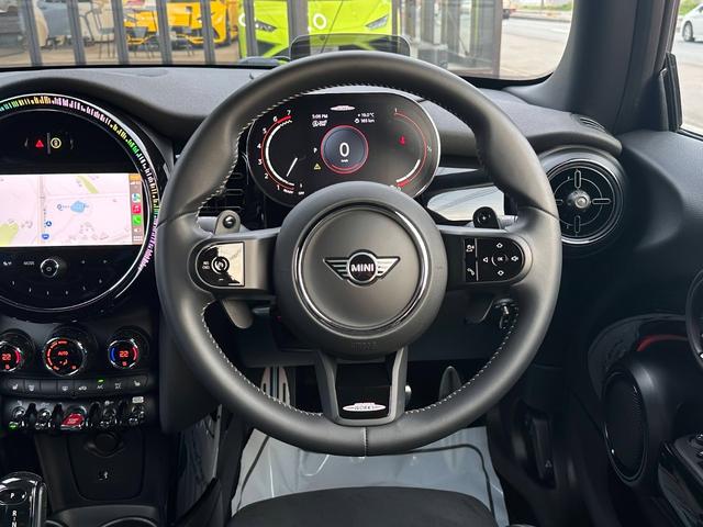 ＭＩＮＩ ジョンクーパーワークス　ジョンクーパーワークストリム　Ａｐｐｌｅ　Ｃａｒｐｌａｙ・インテリジェントセーフティ・パーキングアシスト・前後クリアランスソナー・バックカメラ・Ｂｌｕｅｔｏｏｔｈオーディオ・シートヒーター・禁煙車（5枚目）