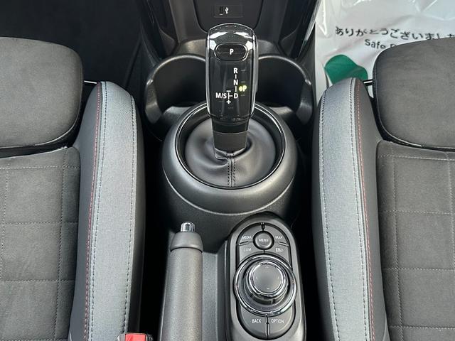 ＭＩＮＩ ジョンクーパーワークス　ジョンクーパーワークストリム　Ａｐｐｌｅ　Ｃａｒｐｌａｙ・インテリジェントセーフティ・パーキングアシスト・前後クリアランスソナー・バックカメラ・Ｂｌｕｅｔｏｏｔｈオーディオ・シートヒーター・禁煙車（18枚目）