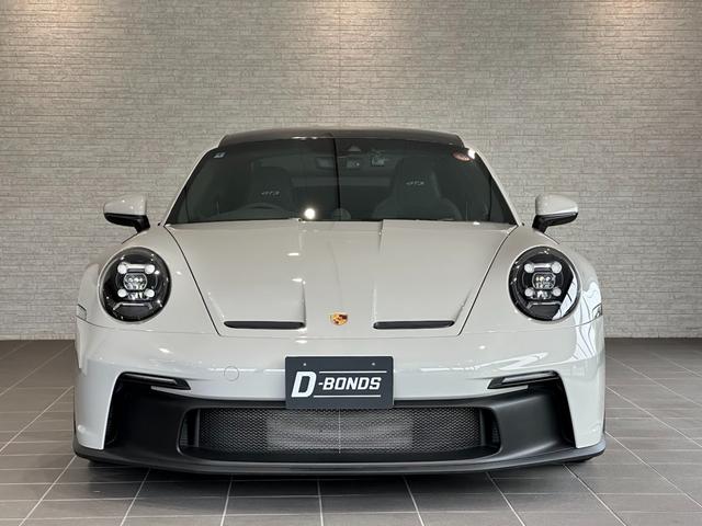 ９１１ ９１１ＧＴ３　カーボンルーフ・ＯＰカラークレヨン・クロノパッケージ・フロントリフトシステム・ライトデザインパッケージ・エクスクルーシブデザインテールライト・シートヒーター・レーシングイエローシートベルト・カープレイ（3枚目）