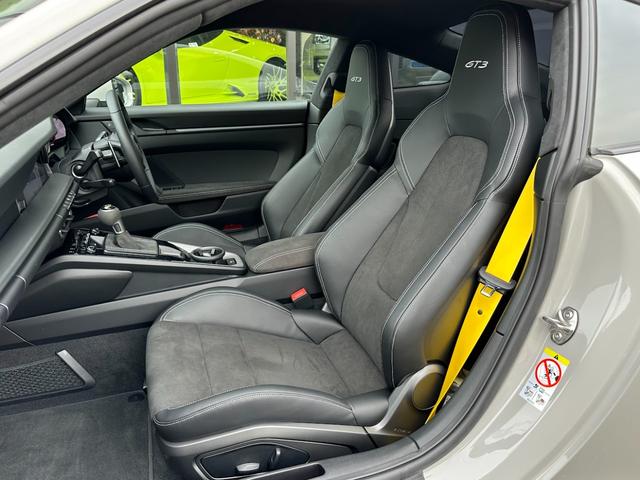 ９１１ ９１１ＧＴ３　カーボンルーフ・ＯＰカラークレヨン・クロノパッケージ・フロントリフトシステム・ライトデザインパッケージ・エクスクルーシブデザインテールライト・シートヒーター・レーシングイエローシートベルト・カープレイ（10枚目）