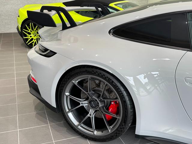 ９１１ ９１１ＧＴ３　カーボンルーフ・ＯＰカラークレヨン・クロノパッケージ・フロントリフトシステム・ライトデザインパッケージ・エクスクルーシブデザインテールライト・シートヒーター・レーシングイエローシートベルト・カープレイ（12枚目）