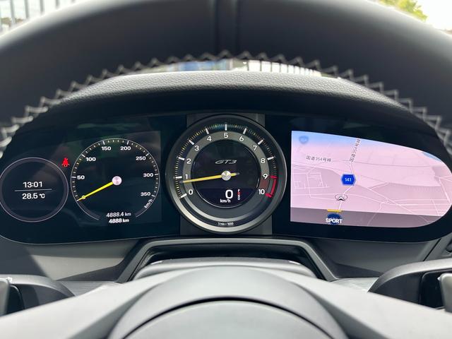 ９１１ ９１１ＧＴ３　カーボンルーフ・ＯＰカラークレヨン・クロノパッケージ・フロントリフトシステム・ライトデザインパッケージ・エクスクルーシブデザインテールライト・シートヒーター・レーシングイエローシートベルト・カープレイ（17枚目）