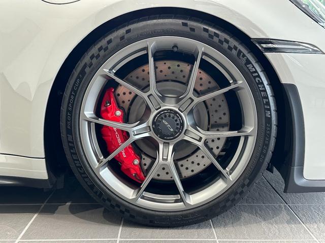 ９１１ ９１１ＧＴ３　カーボンルーフ・ＯＰカラークレヨン・クロノパッケージ・フロントリフトシステム・ライトデザインパッケージ・エクスクルーシブデザインテールライト・シートヒーター・レーシングイエローシートベルト・カープレイ（20枚目）