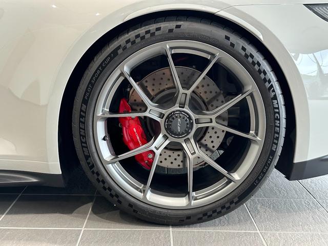 ９１１ ９１１ＧＴ３　カーボンルーフ・ＯＰカラークレヨン・クロノパッケージ・フロントリフトシステム・ライトデザインパッケージ・エクスクルーシブデザインテールライト・シートヒーター・レーシングイエローシートベルト・カープレイ（21枚目）