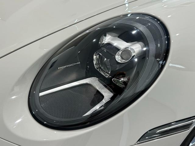９１１ ９１１ＧＴ３　カーボンルーフ・ＯＰカラークレヨン・クロノパッケージ・フロントリフトシステム・ライトデザインパッケージ・エクスクルーシブデザインテールライト・シートヒーター・レーシングイエローシートベルト・カープレイ（32枚目）