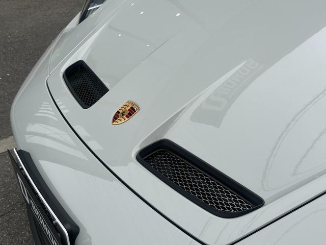 ９１１ ９１１ＧＴ３　カーボンルーフ・ＯＰカラークレヨン・クロノパッケージ・フロントリフトシステム・ライトデザインパッケージ・エクスクルーシブデザインテールライト・シートヒーター・レーシングイエローシートベルト・カープレイ（36枚目）