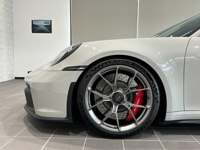 ９１１ ９１１ＧＴ３　カーボンルーフ・ＯＰカラークレヨン・クロノパッケージ・フロントリフトシステム・ライトデザインパッケージ・エクスクルーシブデザインテールライト・シートヒーター・レーシングイエローシートベルト・カープレイ（39枚目）