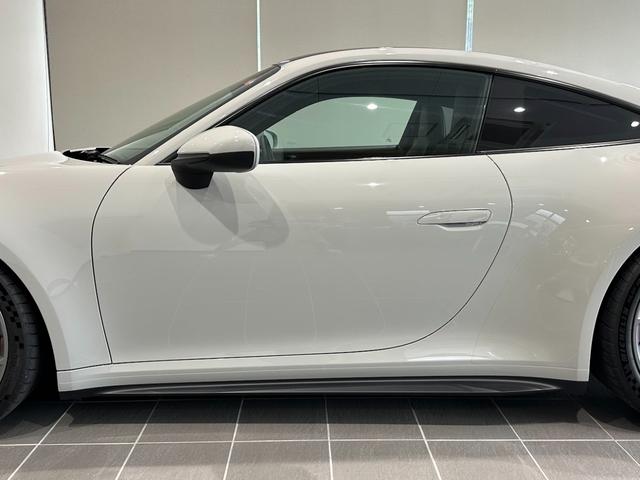 ９１１ ９１１ＧＴ３　カーボンルーフ・ＯＰカラークレヨン・クロノパッケージ・フロントリフトシステム・ライトデザインパッケージ・エクスクルーシブデザインテールライト・シートヒーター・レーシングイエローシートベルト・カープレイ（40枚目）