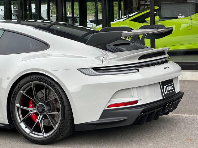 ９１１ ９１１ＧＴ３　カーボンルーフ・ＯＰカラークレヨン・クロノパッケージ・フロントリフトシステム・ライトデザインパッケージ・エクスクルーシブデザインテールライト・シートヒーター・レーシングイエローシートベルト・カープレイ（44枚目）
