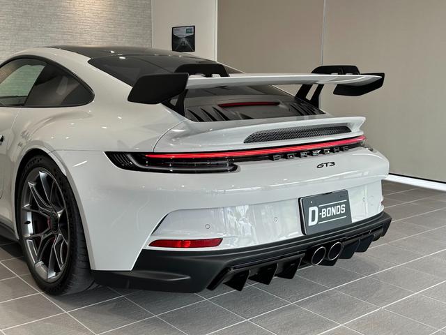 ９１１ ９１１ＧＴ３　カーボンルーフ・ＯＰカラークレヨン・クロノパッケージ・フロントリフトシステム・ライトデザインパッケージ・エクスクルーシブデザインテールライト・シートヒーター・レーシングイエローシートベルト・カープレイ（45枚目）