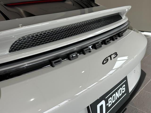 ９１１ ９１１ＧＴ３　カーボンルーフ・ＯＰカラークレヨン・クロノパッケージ・フロントリフトシステム・ライトデザインパッケージ・エクスクルーシブデザインテールライト・シートヒーター・レーシングイエローシートベルト・カープレイ（46枚目）