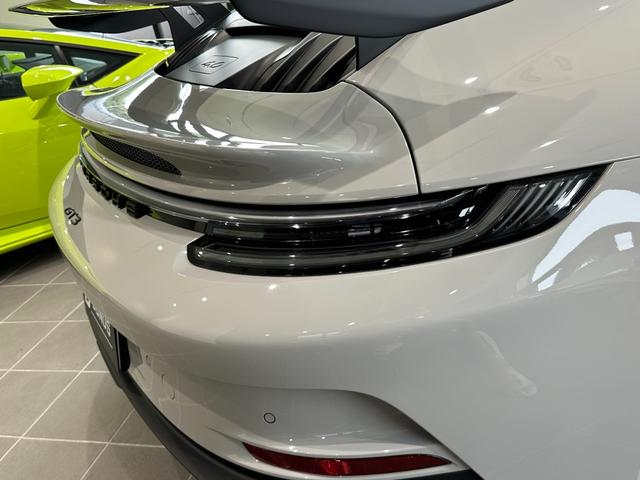 ９１１ ９１１ＧＴ３　カーボンルーフ・ＯＰカラークレヨン・クロノパッケージ・フロントリフトシステム・ライトデザインパッケージ・エクスクルーシブデザインテールライト・シートヒーター・レーシングイエローシートベルト・カープレイ（56枚目）