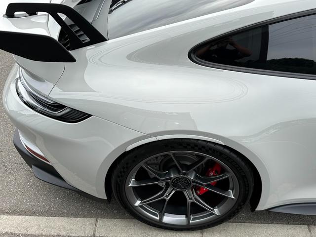 ９１１ ９１１ＧＴ３　カーボンルーフ・ＯＰカラークレヨン・クロノパッケージ・フロントリフトシステム・ライトデザインパッケージ・エクスクルーシブデザインテールライト・シートヒーター・レーシングイエローシートベルト・カープレイ（58枚目）