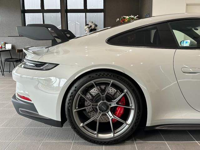 ９１１ ９１１ＧＴ３　カーボンルーフ・ＯＰカラークレヨン・クロノパッケージ・フロントリフトシステム・ライトデザインパッケージ・エクスクルーシブデザインテールライト・シートヒーター・レーシングイエローシートベルト・カープレイ（59枚目）