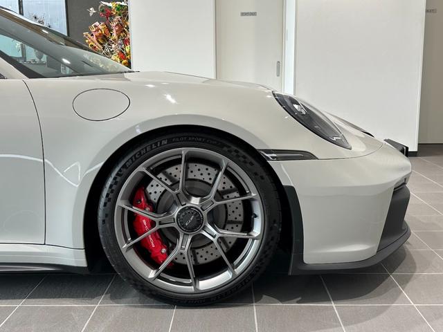 ９１１ ９１１ＧＴ３　カーボンルーフ・ＯＰカラークレヨン・クロノパッケージ・フロントリフトシステム・ライトデザインパッケージ・エクスクルーシブデザインテールライト・シートヒーター・レーシングイエローシートベルト・カープレイ（61枚目）