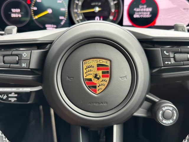 ９１１ ９１１ＧＴ３　カーボンルーフ・ＯＰカラークレヨン・クロノパッケージ・フロントリフトシステム・ライトデザインパッケージ・エクスクルーシブデザインテールライト・シートヒーター・レーシングイエローシートベルト・カープレイ（70枚目）