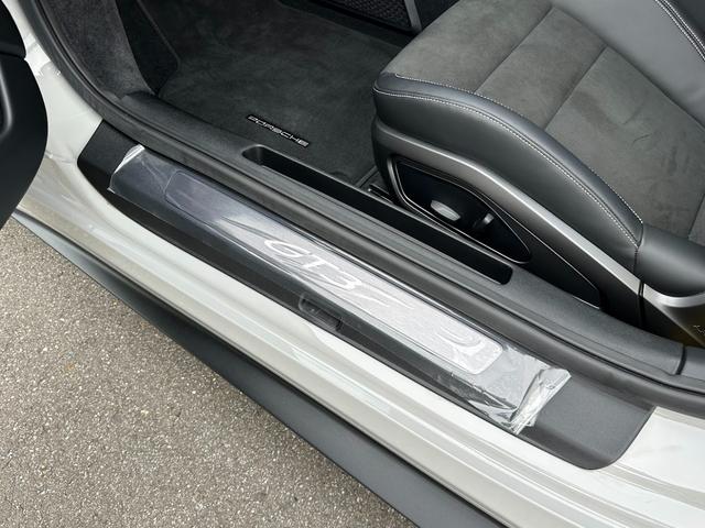 ９１１ ９１１ＧＴ３　カーボンルーフ・ＯＰカラークレヨン・クロノパッケージ・フロントリフトシステム・ライトデザインパッケージ・エクスクルーシブデザインテールライト・シートヒーター・レーシングイエローシートベルト・カープレイ（78枚目）
