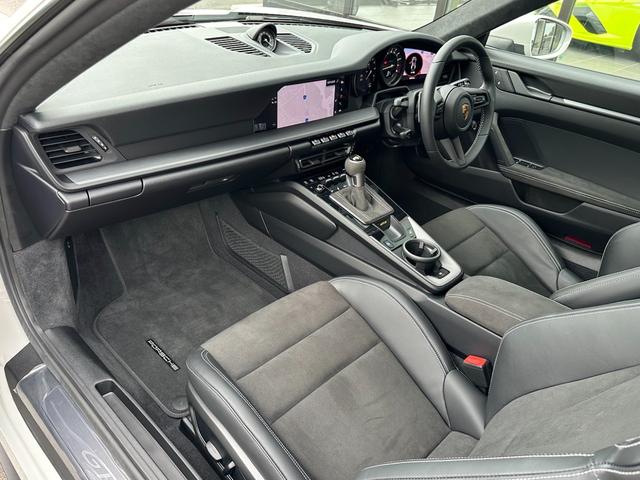 ９１１ ９１１ＧＴ３　カーボンルーフ・ＯＰカラークレヨン・クロノパッケージ・フロントリフトシステム・ライトデザインパッケージ・エクスクルーシブデザインテールライト・シートヒーター・レーシングイエローシートベルト・カープレイ（79枚目）