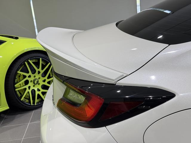 ＧＲ８６ ＳＺ　６ＭＴ・ＧＲエアロ・ＧＲマフラー・ｂｒｅｍｂｏキャリパー・９インチ大型ナビ・地デジ・バックカメラ・ドライブレコーダー・新車保証令和１１年５月まで有り・禁煙車（5枚目）