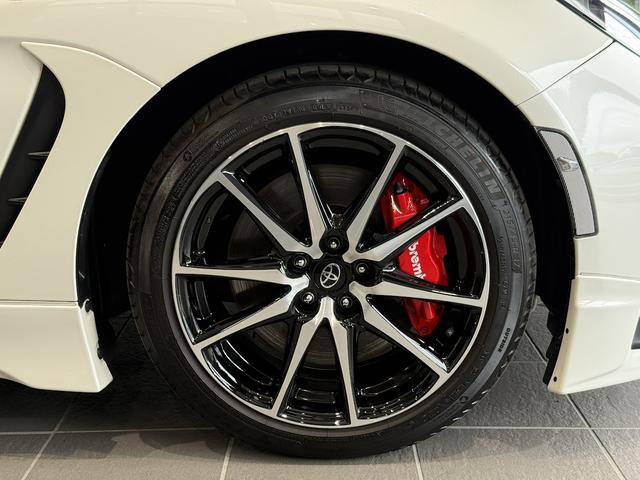 ＧＲ８６ ＳＺ　６ＭＴ・ＧＲエアロ・ＧＲマフラー・ｂｒｅｍｂｏキャリパー・９インチ大型ナビ・地デジ・バックカメラ・ドライブレコーダー・新車保証令和１１年５月まで有り・禁煙車（6枚目）