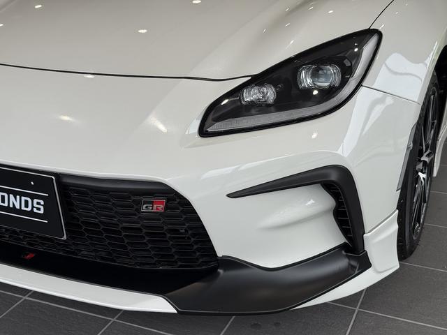 ＧＲ８６ ＳＺ　６ＭＴ・ＧＲエアロ・ＧＲマフラー・ｂｒｅｍｂｏキャリパー・９インチ大型ナビ・地デジ・バックカメラ・ドライブレコーダー・新車保証令和１１年５月まで有り・禁煙車（51枚目）