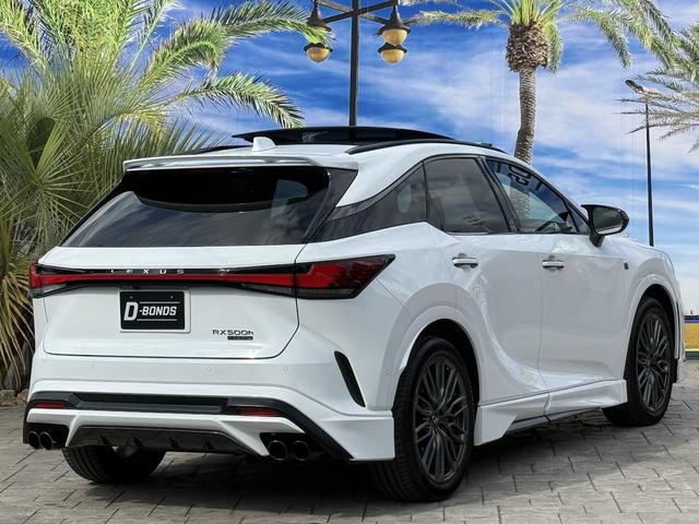 RX RX500h Fスポーツパフォーマンス TRDエアロ・TRDマフラー・パノラマルーフ・オレンジキャリパー・オプションダークメタリックホイール・F SPORTエアロダイナミクスパッケージ・寒冷地仕様・車検2年有り・ワンオーナー・禁煙車(4枚目)