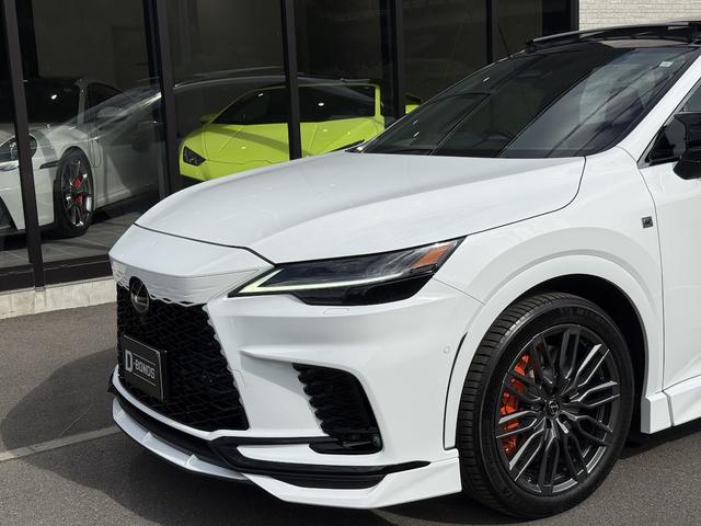 RX RX500h Fスポーツパフォーマンス TRDエアロ・TRDマフラー・パノラマルーフ・オレンジキャリパー・オプションダークメタリックホイール・F SPORTエアロダイナミクスパッケージ・寒冷地仕様・車検2年有り・ワンオーナー・禁煙車(5枚目)