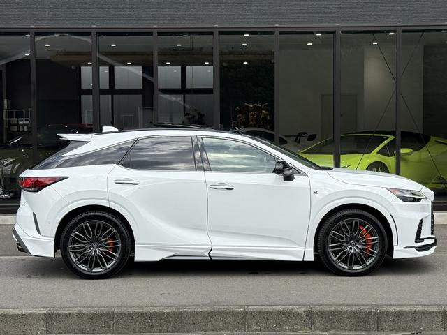 RX RX500h Fスポーツパフォーマンス TRDエアロ・TRDマフラー・パノラマルーフ・オレンジキャリパー・オプションダークメタリックホイール・F SPORTエアロダイナミクスパッケージ・寒冷地仕様・車検2年有り・ワンオーナー・禁煙車(22枚目)