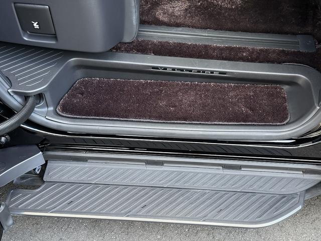 ヴェルファイアハイブリッド エグゼクティブラウンジ 4WD・モデリスタエアロ・ユニバーサルステップ・14インチ後席フリップダウンモニター・HDMI入力端子・JBLプレミアムサウンド・寒冷地仕様・新車保証令和11年1月まで有り・禁煙車(5枚目)