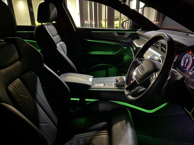 Ａ６アバント ブラックスタイルプラス　限定７０台・専用アルミホイール・Ｓ　ｌｉｎｅ　パッケージ・ブラックＡｕｄｉ　ｒｉｎｇｓ　＆ブラックスタイリングパッケージ・マルチカラーアンビエントライト・レッドコントラストステッチ・禁煙車（9枚目）