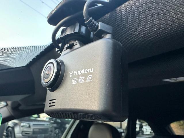 Ａ６アバント ブラックスタイルプラス　限定７０台・専用アルミホイール・Ｓ　ｌｉｎｅ　パッケージ・ブラックＡｕｄｉ　ｒｉｎｇｓ　＆ブラックスタイリングパッケージ・マルチカラーアンビエントライト・レッドコントラストステッチ・禁煙車（11枚目）