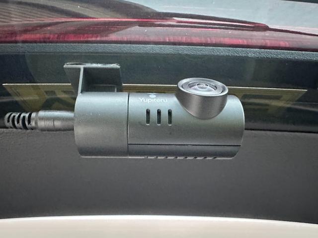 Ａ６アバント ブラックスタイルプラス　限定７０台・専用アルミホイール・Ｓ　ｌｉｎｅ　パッケージ・ブラックＡｕｄｉ　ｒｉｎｇｓ　＆ブラックスタイリングパッケージ・マルチカラーアンビエントライト・レッドコントラストステッチ・禁煙車（12枚目）