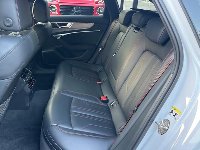 Ａ６アバント ブラックスタイルプラス　限定７０台・専用アルミホイール・Ｓ　ｌｉｎｅ　パッケージ・ブラックＡｕｄｉ　ｒｉｎｇｓ　＆ブラックスタイリングパッケージ・マルチカラーアンビエントライト・レッドコントラストステッチ・禁煙車（28枚目）