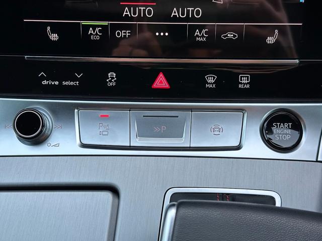 Ａ６アバント ブラックスタイルプラス　限定７０台・専用アルミホイール・Ｓ　ｌｉｎｅ　パッケージ・ブラックＡｕｄｉ　ｒｉｎｇｓ　＆ブラックスタイリングパッケージ・マルチカラーアンビエントライト・レッドコントラストステッチ・禁煙車（30枚目）