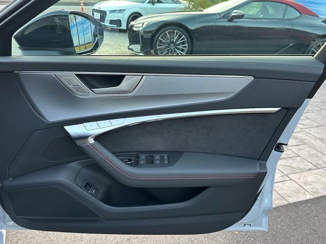 Ａ６アバント ブラックスタイルプラス　限定７０台・専用アルミホイール・Ｓ　ｌｉｎｅ　パッケージ・ブラックＡｕｄｉ　ｒｉｎｇｓ　＆ブラックスタイリングパッケージ・マルチカラーアンビエントライト・レッドコントラストステッチ・禁煙車（42枚目）