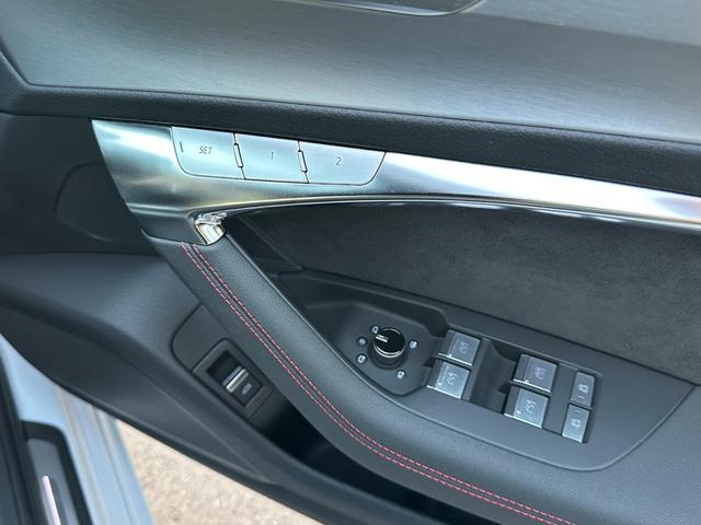 Ａ６アバント ブラックスタイルプラス　限定７０台・専用アルミホイール・Ｓ　ｌｉｎｅ　パッケージ・ブラックＡｕｄｉ　ｒｉｎｇｓ　＆ブラックスタイリングパッケージ・マルチカラーアンビエントライト・レッドコントラストステッチ・禁煙車（43枚目）