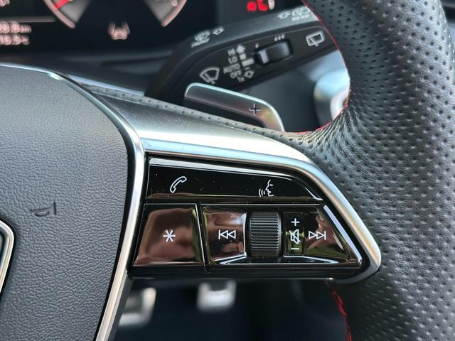 Ａ６アバント ブラックスタイルプラス　限定７０台・専用アルミホイール・Ｓ　ｌｉｎｅ　パッケージ・ブラックＡｕｄｉ　ｒｉｎｇｓ　＆ブラックスタイリングパッケージ・マルチカラーアンビエントライト・レッドコントラストステッチ・禁煙車（46枚目）