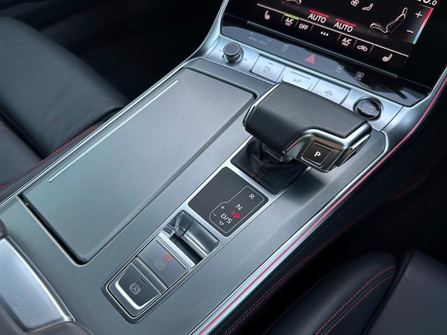 Ａ６アバント ブラックスタイルプラス　限定７０台・専用アルミホイール・Ｓ　ｌｉｎｅ　パッケージ・ブラックＡｕｄｉ　ｒｉｎｇｓ　＆ブラックスタイリングパッケージ・マルチカラーアンビエントライト・レッドコントラストステッチ・禁煙車（50枚目）