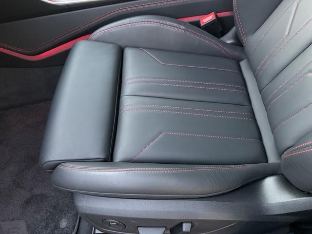 Ａ６アバント ブラックスタイルプラス　限定７０台・専用アルミホイール・Ｓ　ｌｉｎｅ　パッケージ・ブラックＡｕｄｉ　ｒｉｎｇｓ　＆ブラックスタイリングパッケージ・マルチカラーアンビエントライト・レッドコントラストステッチ・禁煙車（55枚目）