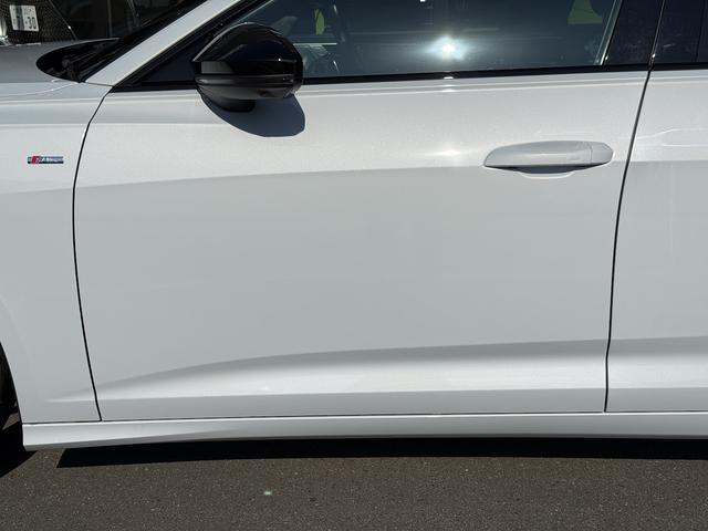 Ａ６アバント ブラックスタイルプラス　限定７０台・専用アルミホイール・Ｓ　ｌｉｎｅ　パッケージ・ブラックＡｕｄｉ　ｒｉｎｇｓ　＆ブラックスタイリングパッケージ・マルチカラーアンビエントライト・レッドコントラストステッチ・禁煙車（69枚目）