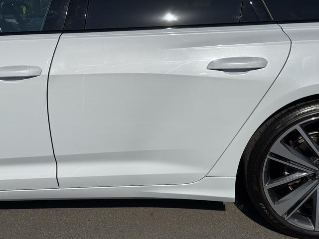 Ａ６アバント ブラックスタイルプラス　限定７０台・専用アルミホイール・Ｓ　ｌｉｎｅ　パッケージ・ブラックＡｕｄｉ　ｒｉｎｇｓ　＆ブラックスタイリングパッケージ・マルチカラーアンビエントライト・レッドコントラストステッチ・禁煙車（70枚目）